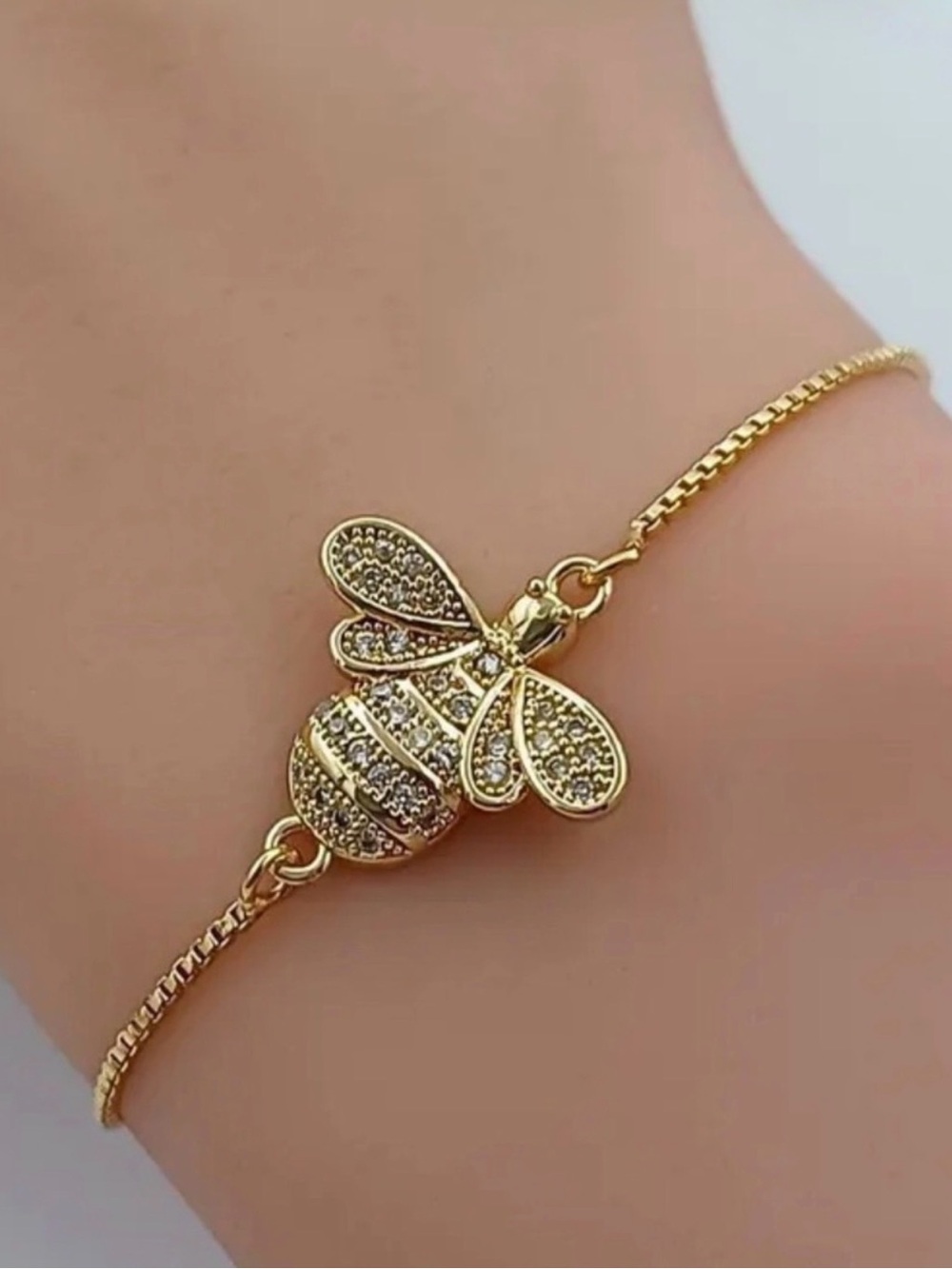 Gold Bee Pendant Bracelet - Picture 2 of 5